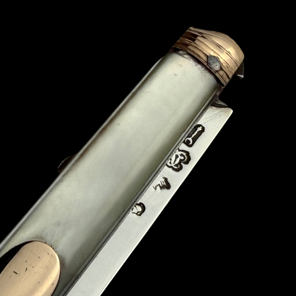 18th Century French Mother-of-Pearl & 18ct Gold Folding Knife