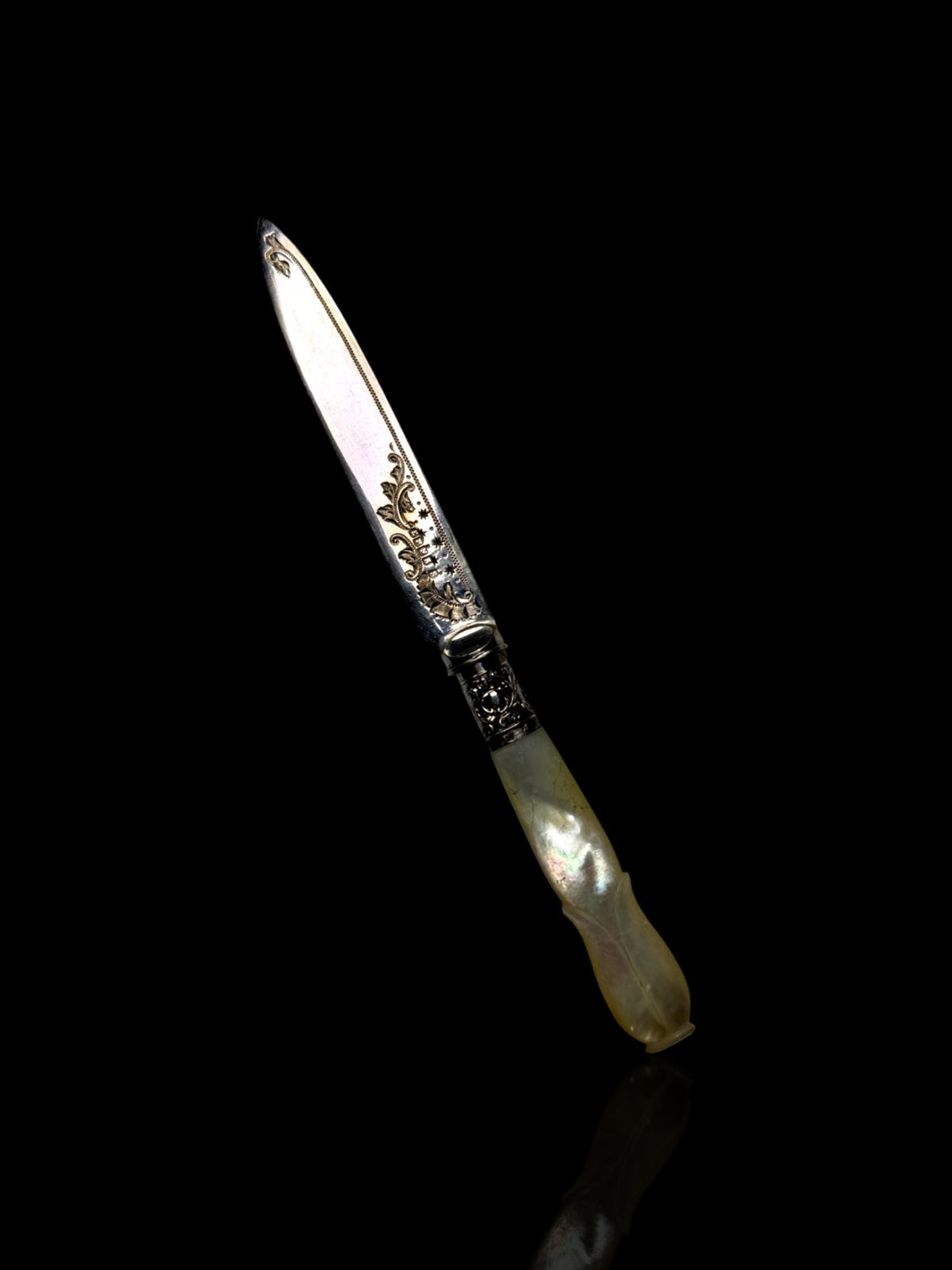 Antique Set of Knives. Mother of Pearl and Silver Plate. Cased.