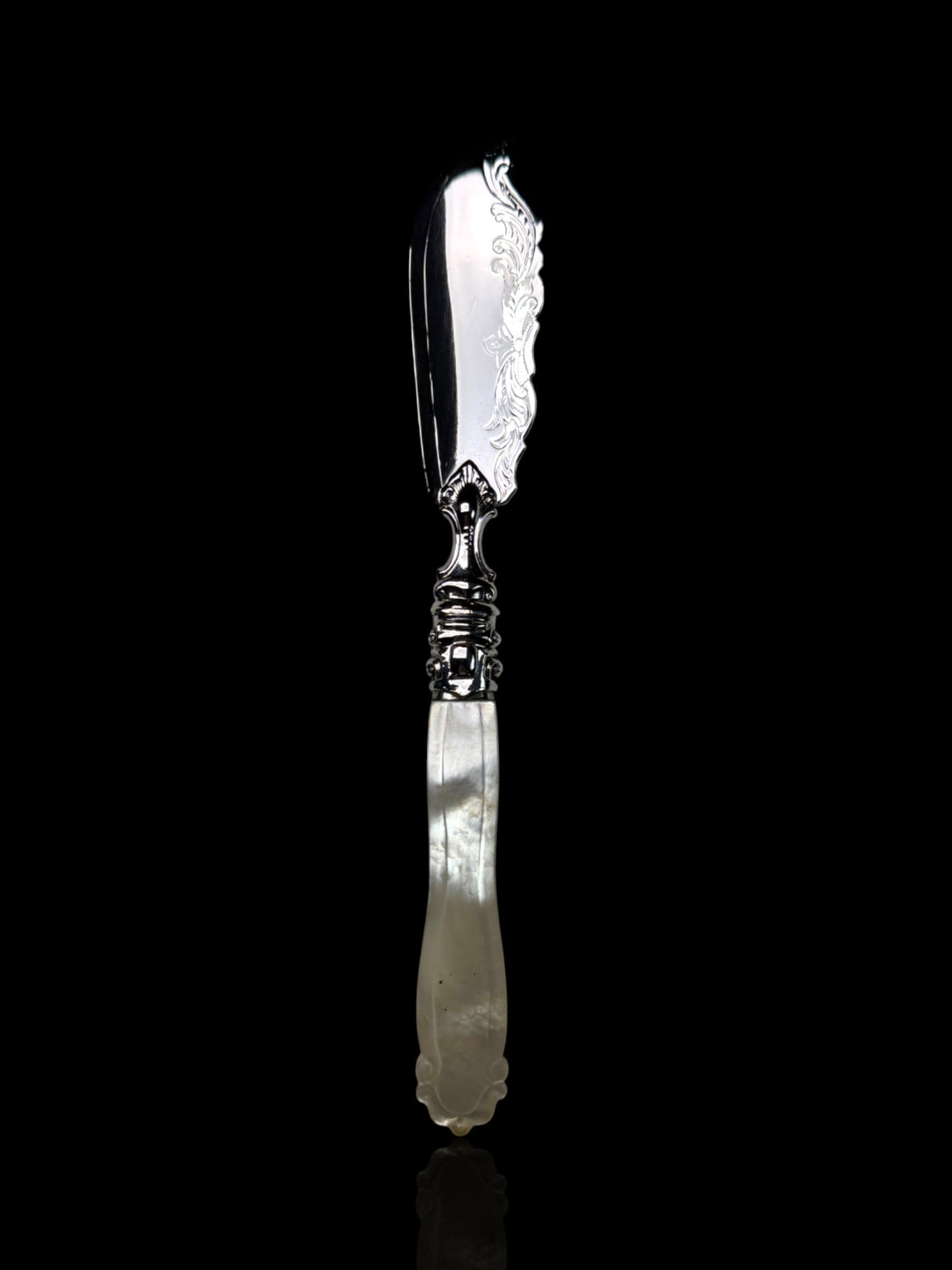 Victorian Butter Knife: 1856, Sterling Silver and Mother of Pearl. Cased.