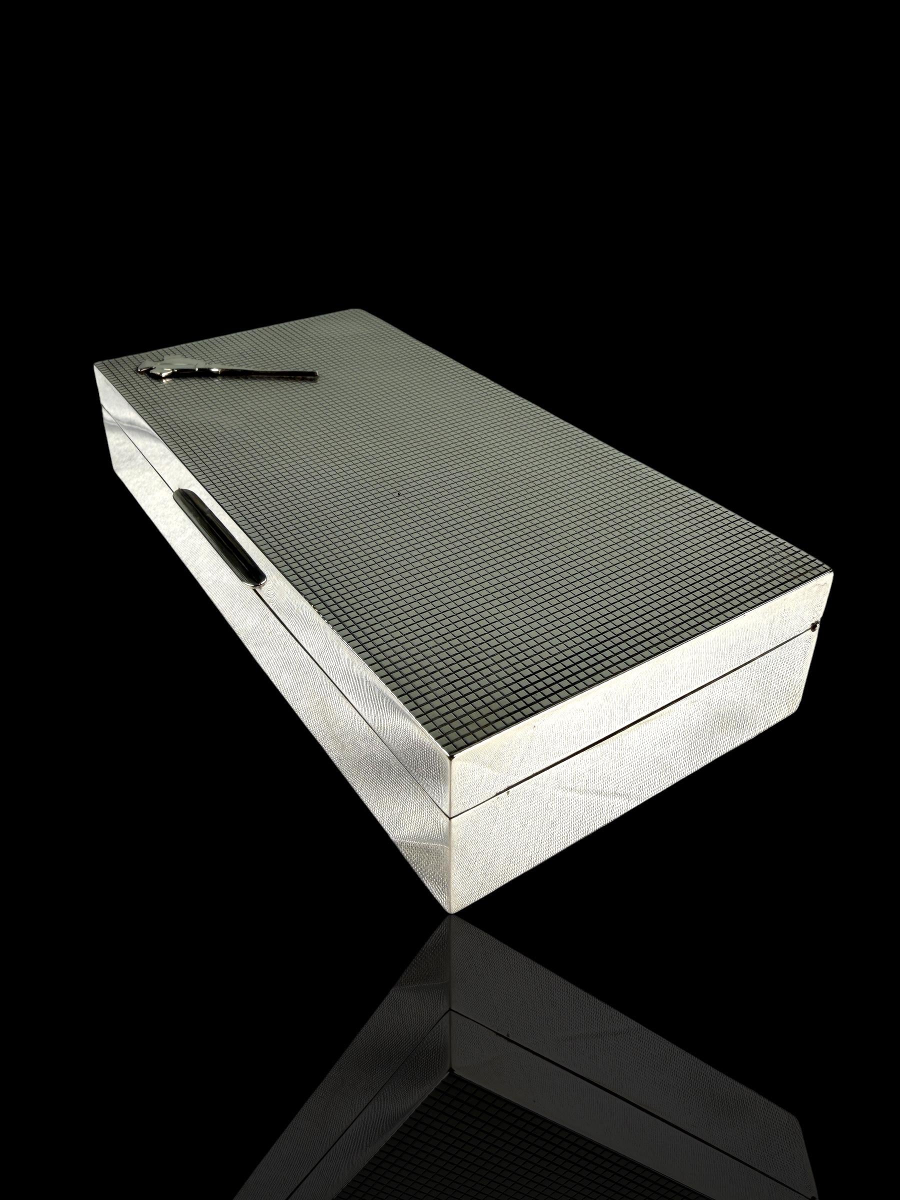 Sterling Silver Tobacco Box. 1960, England.